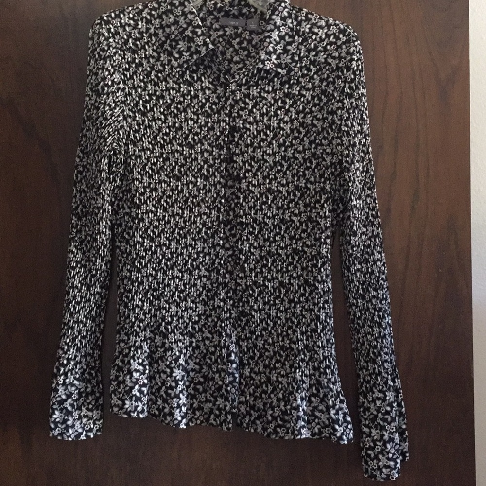 Final $ Apt 9 button down long flutter sleeve top